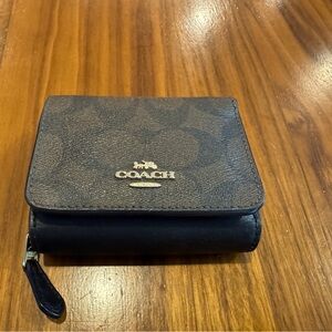 Coach Signature Canvas Trifold wallet
